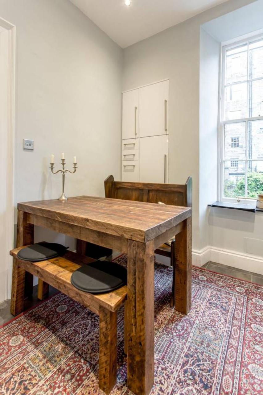 Joivy Converted Flat In Historic Building In New Town Edinburgh Bagian luar foto